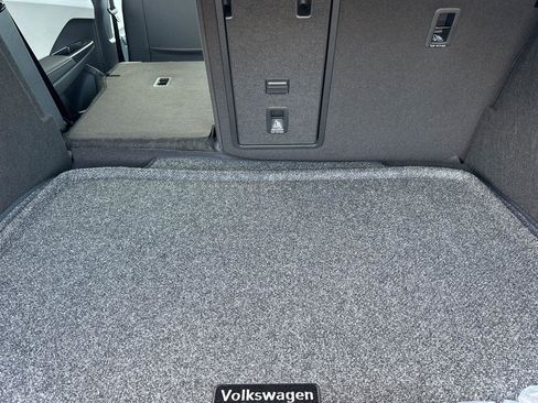 New 2026 Volkswagen Taos SE image 14