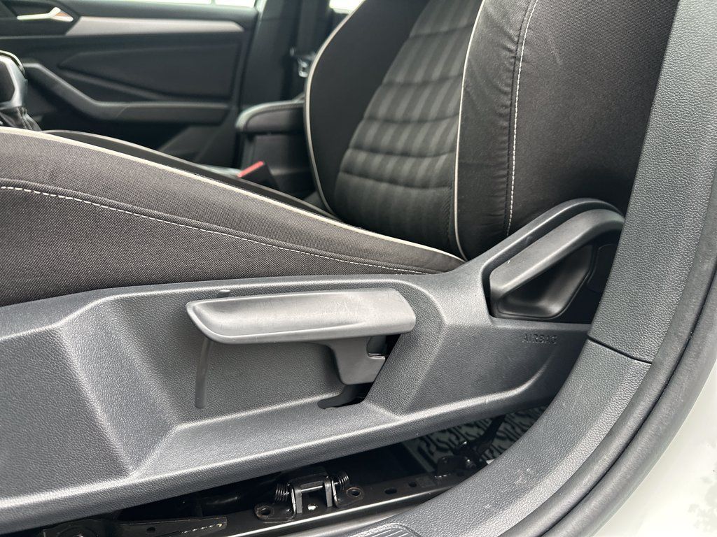 Used 2024 Volkswagen Jetta Sport FWD image 9