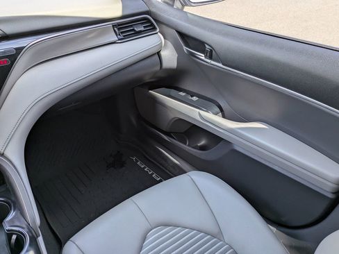 Used 2020 Toyota Camry SE image 19