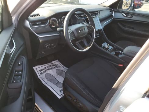 New 2025 Jeep Grand Cherokee Laredo X w/ Luxury Tech Group I image 12