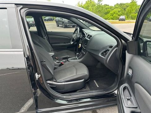 Used 2012 Dodge Avenger SXT FWD image 19