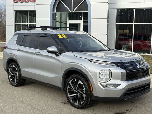 Used 2022 Mitsubishi Outlander ES image 1