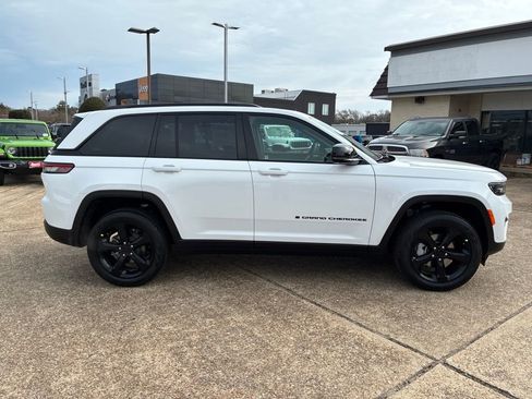 New 2025 Jeep Grand Cherokee Limited w/ Luxury Tech Group II image 7