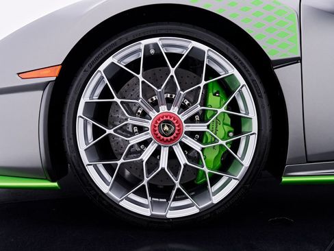Used 2023 Lamborghini Huracan STO RWD image 3