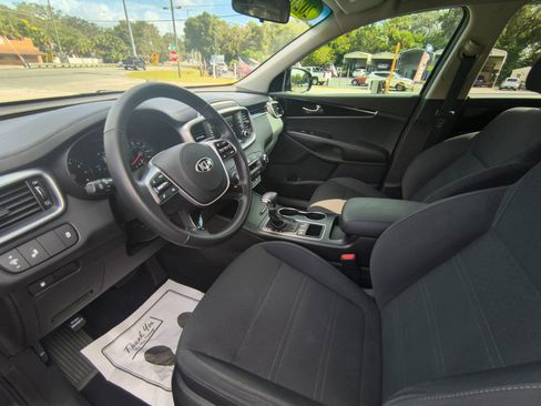 Used 2020 Kia Sorento S image 11