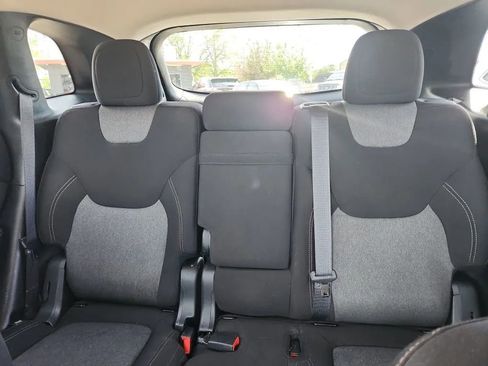 Used 2017 Jeep Cherokee Sport FWD image 11