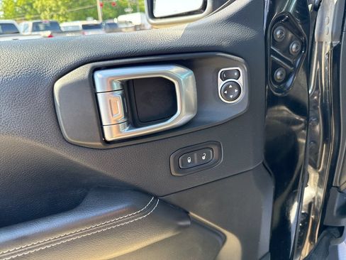 Used 2018 Jeep Wrangler Unlimited Sahara AWD/4WD image 24