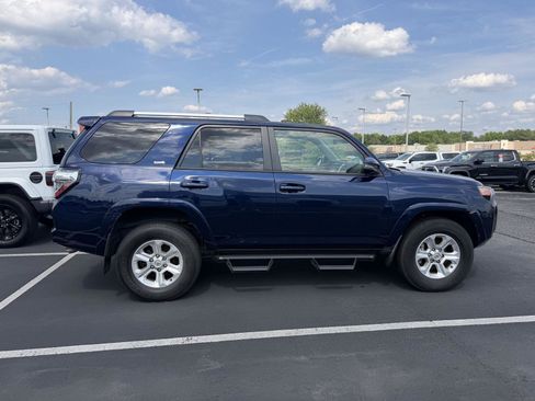 Used 2022 Toyota 4Runner SR5 Premium w/ Moonroof Package RWD image 5