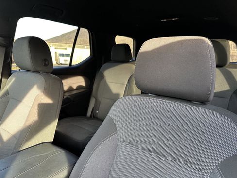 Used 2023 Chevrolet Traverse LT image 18