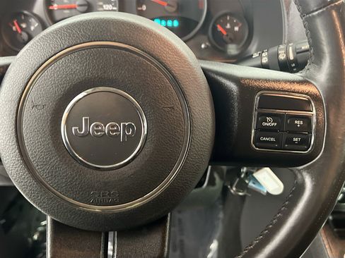 Used 2013 Jeep Compass Latitude FWD image 19