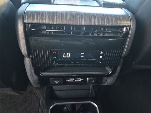 Used 2024 Jeep Wagoneer Series II AWD/4WD image 18