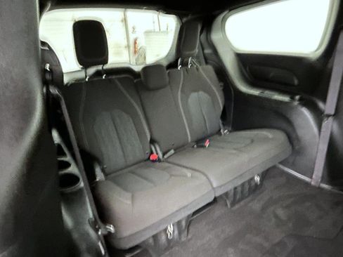 Used 2021 Chrysler Pacifica Touring w/ S Appearance Package image 17