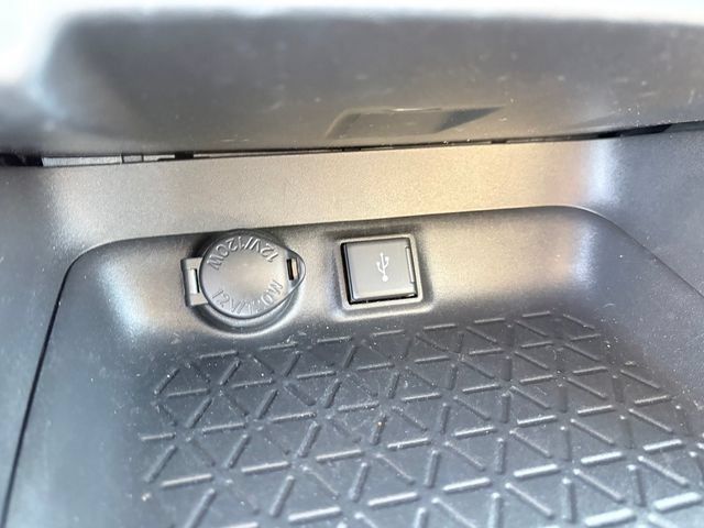 Used 2021 Toyota RAV4 XLE AWD/4WD image 19