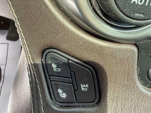 Used 2015 Chevrolet Suburban LTZ AWD/4WD image 27