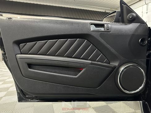 Used 2010 Ford Mustang GT image 40