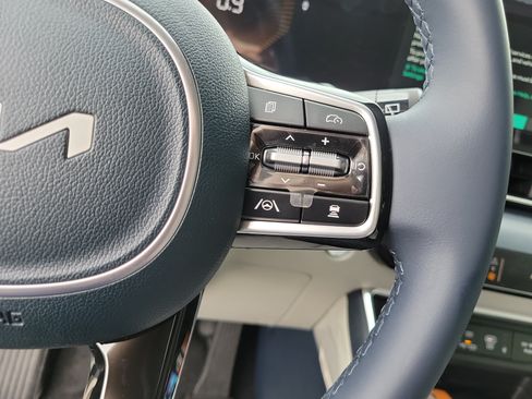 New 2026 Kia Carnival EX FWD image 24
