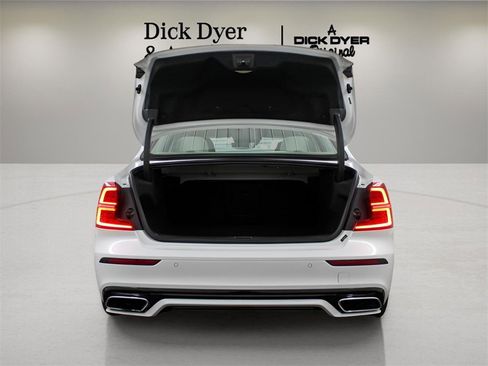 Certified 2022 Volvo S60 B5 Momentum w/ Premium Package image 29