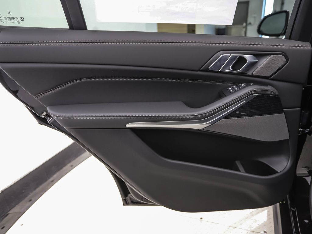 Used 2027 BMW X7 xDrive40i w/ M Sport Package AWD/4WD image 20