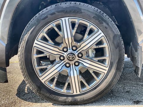 Used 2024 Toyota Sequoia Capstone image 10