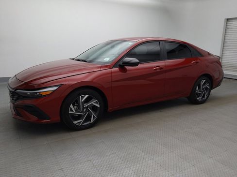 Used 2025 Hyundai Elantra Sport FWD image 2