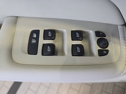 Used 2022 Volvo XC60 T8 Inscription w/ Advanced Package image 32