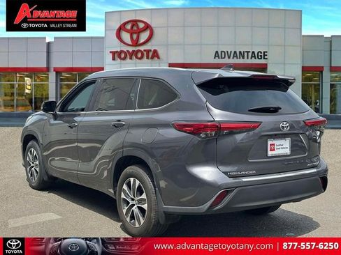 Used 2023 Toyota Highlander XLE AWD/4WD image 10