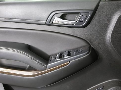 Used 2019 Chevrolet Tahoe LT w/ LT Signature Package image 12