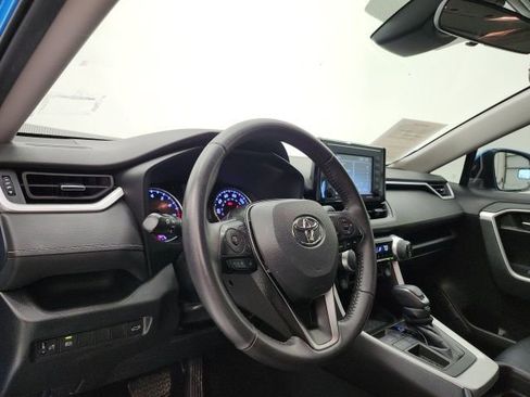 Used 2021 Toyota RAV4 XLE Premium image 12