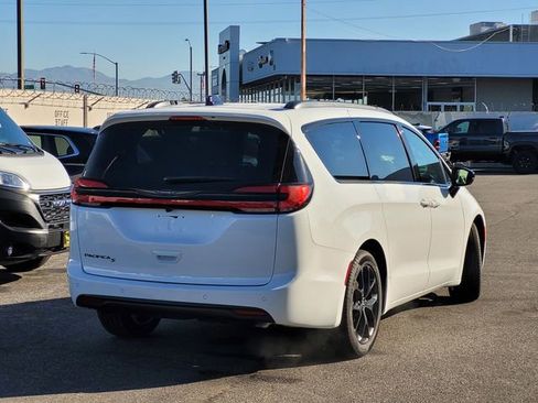 New 2026 Chrysler Pacifica Select w/ S Appearance Package image 4