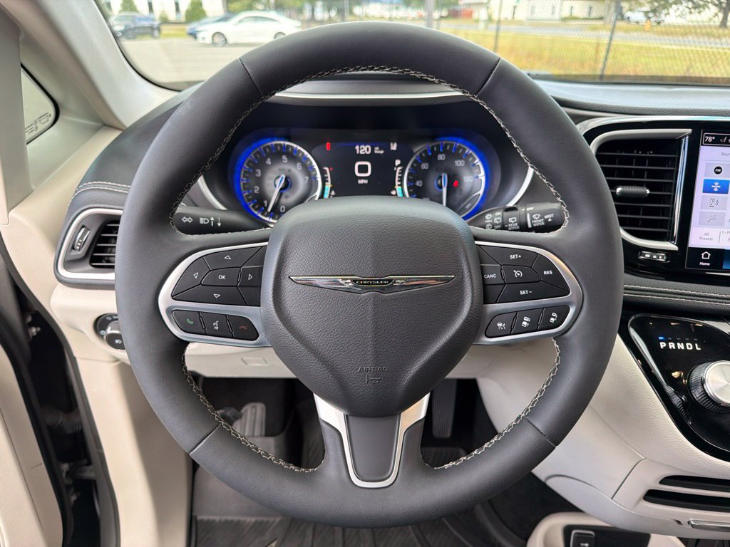 Certified 2023 Chrysler Pacifica Touring-L w/ Road Tripper Package AWD/4WD image 15