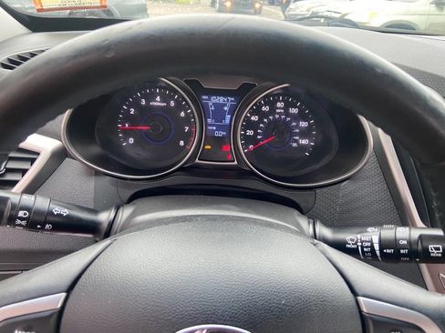 Used 2012 Hyundai Veloster w/ Style Pkg image 14