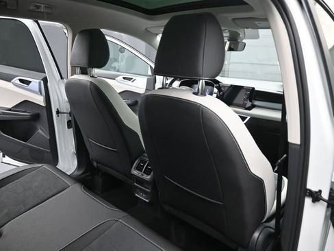 New 2026 Volkswagen Taos SE image 29