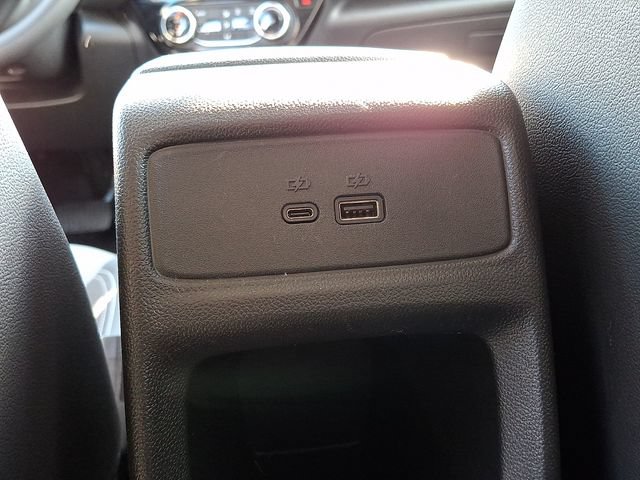 Used 2025 Chevrolet Trax LT FWD image 11