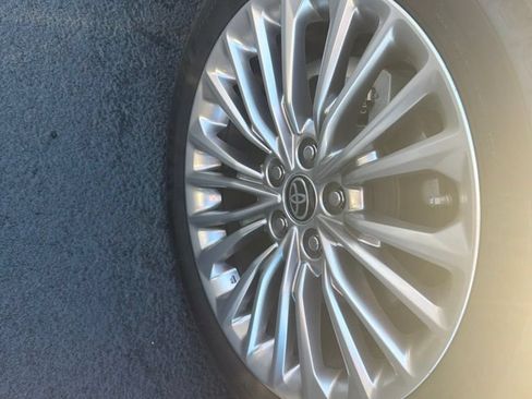 Used 2020 Toyota Avalon Limited w/ Advanced Safety Package FWD image 4
