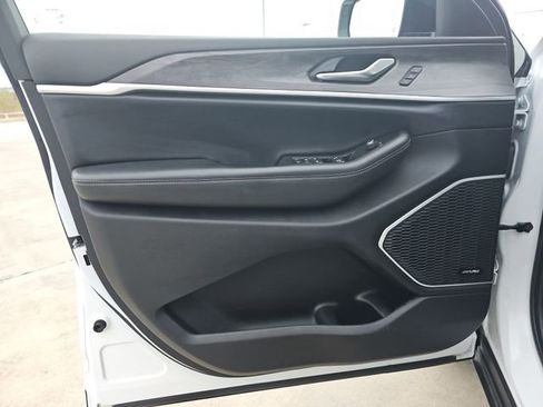 Used 2021 Jeep Grand Cherokee L Limited image 22