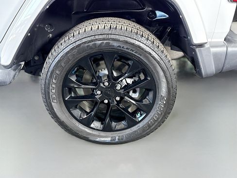 Used 2023 Jeep Wrangler Unlimited Sahara AWD/4WD image 37