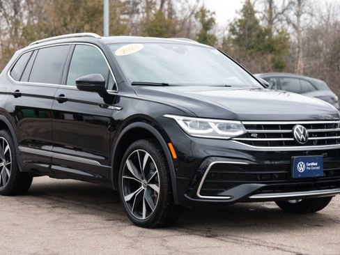 Certified 2024 Volkswagen Tiguan SEL R-Line image 8