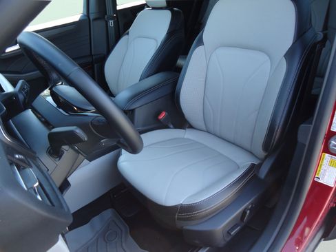 Used 2025 Ford Escape Platinum w/ Premium Technology Package AWD/4WD image 26