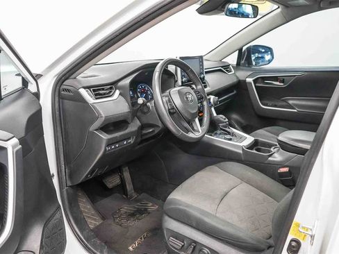 Used 2019 Toyota RAV4 XLE image 18