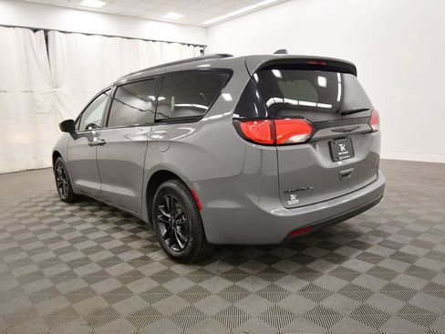 Used 2020 Chrysler Pacifica Touring-L w/ Advanced Safetytec Group AWD/4WD image 5