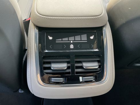 Used 2025 Volvo XC90 B6 Plus image 30