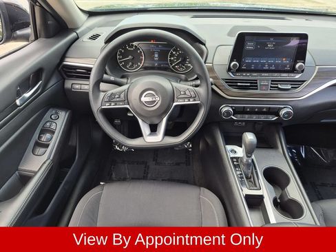 Used 2025 Nissan Altima 2.5 SV FWD image 25