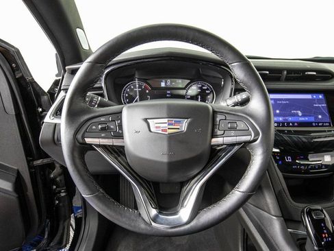 Used 2025 Cadillac XT6 Premium Luxury image 21