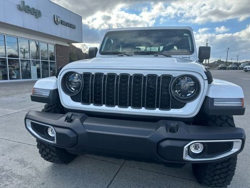 New 2025 Jeep Gladiator Sport image 3