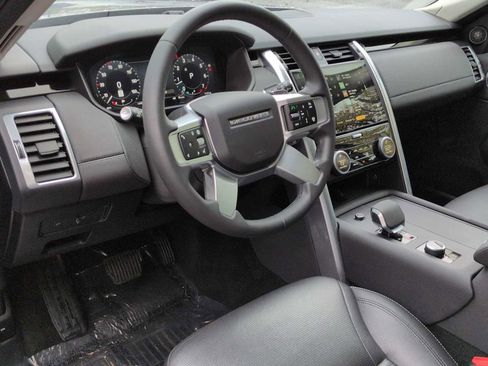 Used 2024 Land Rover Discovery S image 15