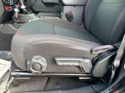 Used 2022 Jeep Wrangler Unlimited Rubicon image 19