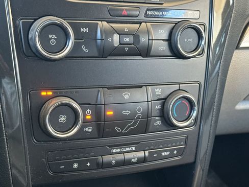 Used 2018 Ford Explorer XLT FWD image 18