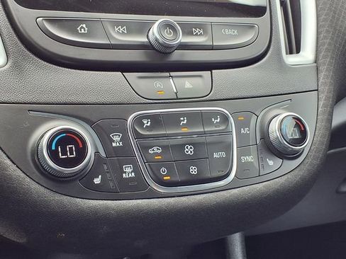 Used 2023 Chevrolet Traverse LT FWD image 12