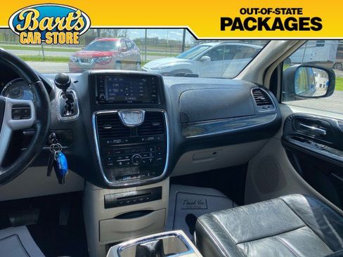 Used 2015 Chrysler Town & Country Limited Platinum FWD image 19