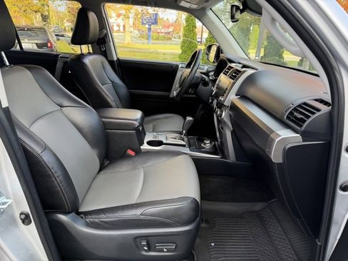 Used 2022 Toyota 4Runner SR5 Premium image 27